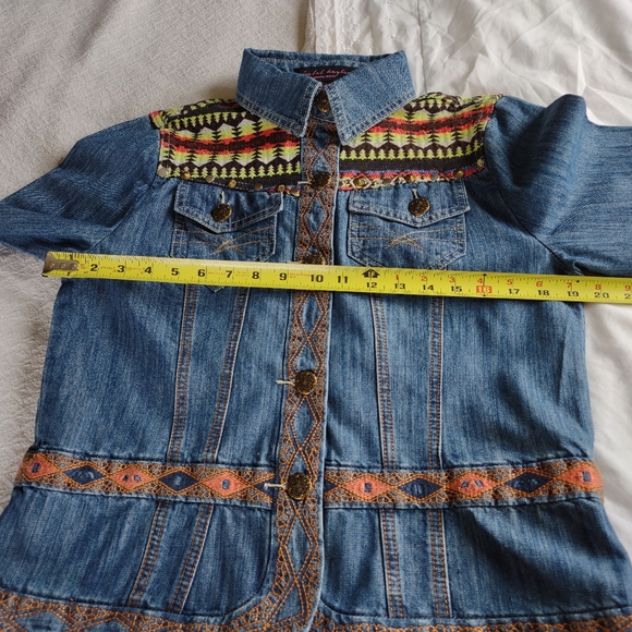 Tribal patterned embroidered denim jacket. - Picture 7 of 10